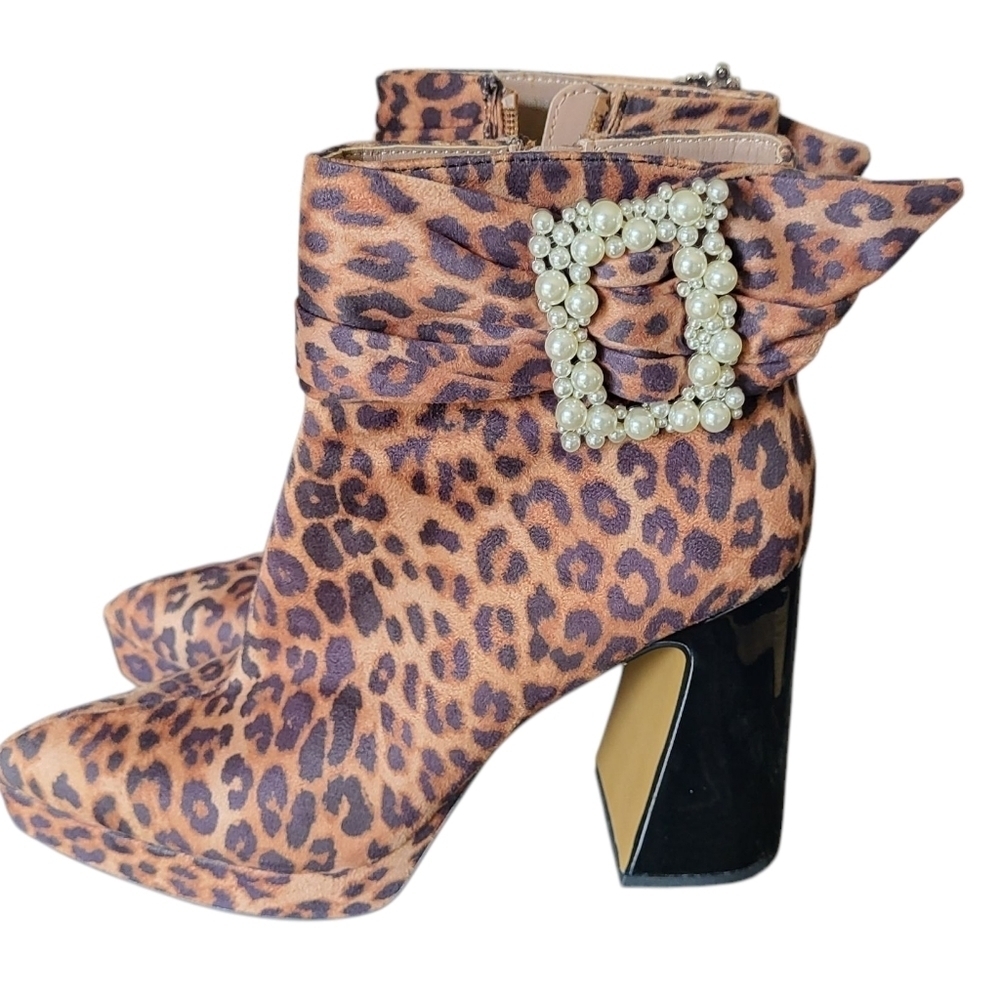 Betsey Johnson Idris Platform Embellished Leopard Print  Buckle Sash Bootie Sz 8